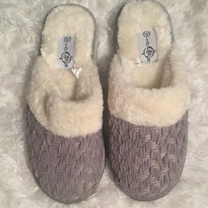 Brand new , never worn slippers